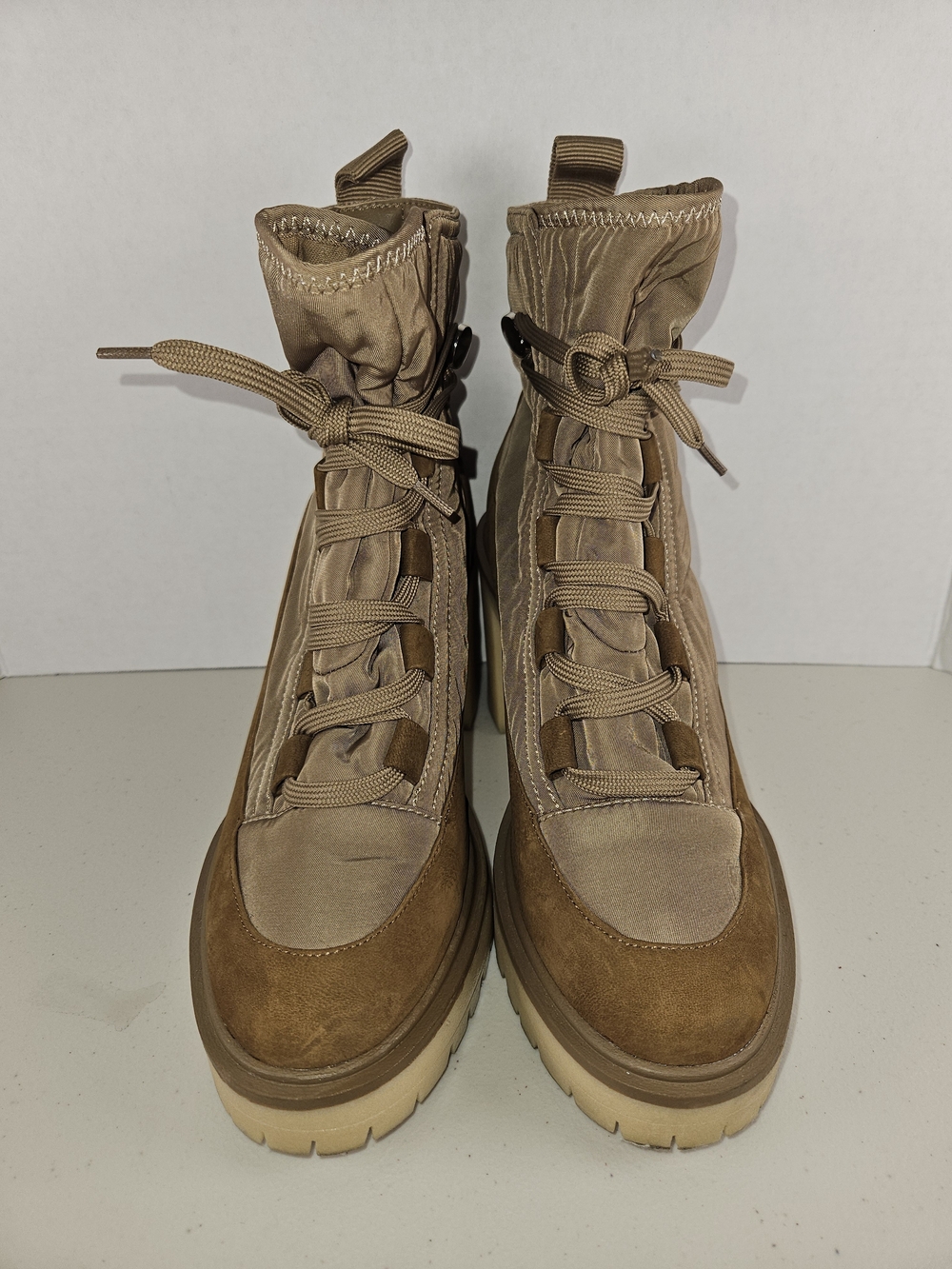 Dolce Vita Tan Platform Lug Sole Lace-Up Ankle Boots 8.5 Preowned